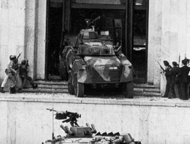 Zapatero, aliviado y beneficiado por la marcha de Bermejo, descarta una crisis de Gobierno