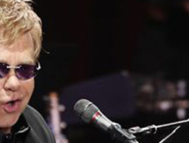 La UE investiga si Italia pagó a Elton John con fondos de cohesión