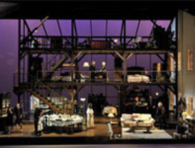 Sergi Belbel estrena l'exitosa Agost al Teatre Nacional de Catalunya, una tragicomèdia familiar plena de tensions