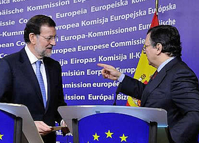 Barroso defiende a Rajoy desde Europa mientras le llueven críticas en 'casa'