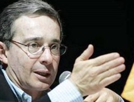 Uribe evalúo enviar tropas a Venezuela