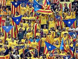 El PP aventaja en más de cuatro puntos al PSOE según dos encuestas