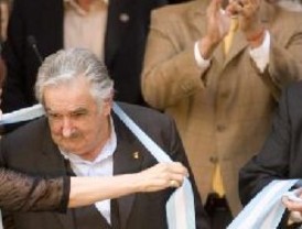 Cristina, Mujica y Lugo reivindicaron la integración latinoamericana en un emotivo homenaje a Kirchner