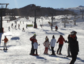 3.878 esquiadores acuden a las pistas leonesas en el primer fin de semana de la temporada