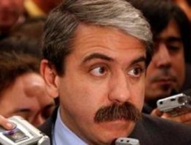 Blanco copia a Aznar y califica de 'exótica' la oposición de Rajoy