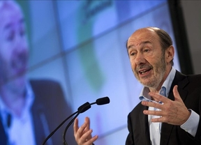 Rubalcaba se aprovecha del paro para criticar al Gobierno, como lo hacía el PP desde la oposición