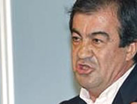 El alcalde de Oviedo se mofa de Cascos: '¿Sabéis lo que significa FAC en inglés?'