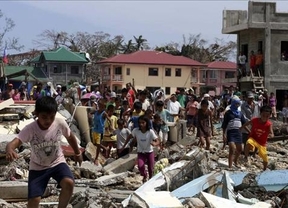 El balance oficial de muertos se acerca a los 2.000 en Filipinas