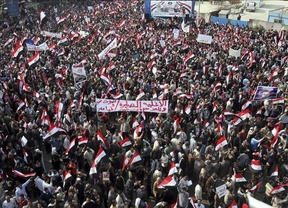 La plaza Tahir demuestra su 'fuerza' exigiendo a la Junta Militar que abandone el poder