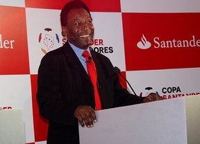 Pelé renueva como embajador de Banco Santander hasta los Juegos Olímpicos de 2016