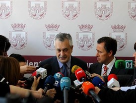 U2 cautiva a más de 45.000 personas con su concierto en San Sebastián