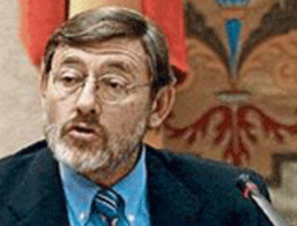 Cien desalojados en Sevilla por el riesgo de derrumbe de una grúa