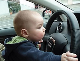 20 horas de clases prácticas... y al volante: la DGT da paso a los menores conductores