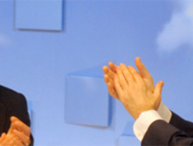 Aznar dice que España no está para bromas ni 'para pinganillos'