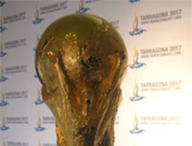 Alberto Fernández aconsegueix portar la Copa del Món