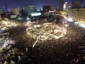 Mubarak se queda en Egipto, pero delega poderes al vicepresidente Suleimán