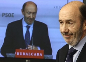 Rubalcaba avisa a sus cargos: a partir de ahora se impone el principio de "un político, un sueldo"