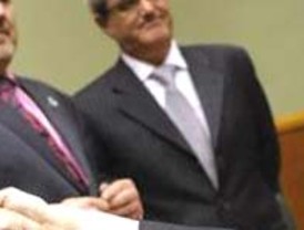 Zapatero se alía con el ciudadano de a pie dando un tirón de orejas a la banca