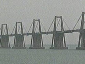 Califica de 'barbaridad' la nueva ley migratoria italiana