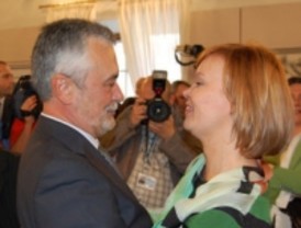 Pajín 'tranquiliza' a Griñán y asegura que la igualdad 'seguirá siendo esencial'