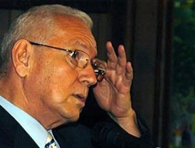 Minorias sexuales se encadenan a sede de la UDI