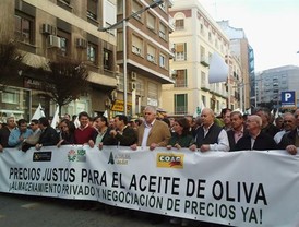Miles de personas exigen en Jaén precios justos para el aceite de oliva
