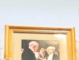 Mantenerse de pie o caminando acorta la primera fase del parto