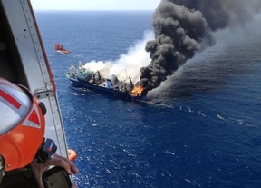 El Gobierno admite que puede haber más fugas no detectadas en el barco ruso hundido cerca de Canarias