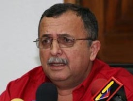 Chaves niega que favoreciera a la empresa de su hija, donde 'sólo es una trabajadora'