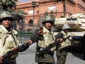Ejército egipcio ordena la disolución del Parlamento