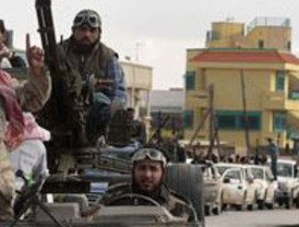 Los rebeldes ganan terreno y empiezan a acorralar a Gadafi
