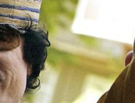 La OTAN echa un pulso a Gadafi: o cese de la violencia, o intervención