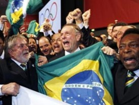 Lo estaba deseando y al fin lo hizo: Aguirre cierra en falso la comisión del espionaje