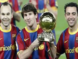 Messi demuestra por que ganó el Balón de Oro y anota 3 goles