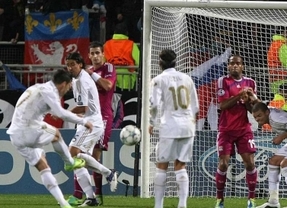 Un doblete de Ronaldo a balón parado rompe la maldición 'olímpica' del Madrid en Lyon (0-2)