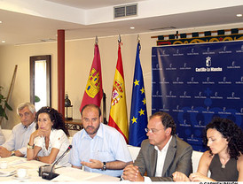 Un sector de los socialistas madrileños se levantan contra Zapatero y Blanco