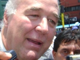 Stefanía Fernández venera a la Divina Pastora