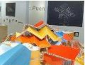 Más disgustos para Rajoy: el partido se divide en dos facciones que se retan frente a la sede nacional