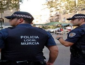 Detenidos dos individuos, uno de ellos menor de edad, por golpear y amenazar de muerte a sus padres