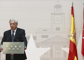 Vargas Llosa y el Teatro Real reciben la Medalla de Oro del Dos de Mayo