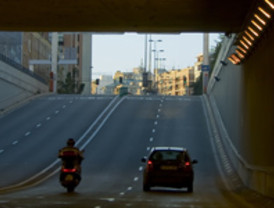 El túnel de Atalayas (Murcia) es cerrado al tráfico por el choque de una furgoneta contra uno de sus pilares