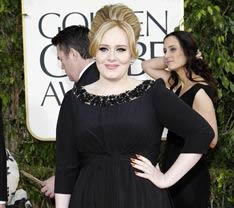 Adele lució su embarazo en la gala de los Globos de Oro