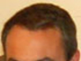 La entrada triunfal de Zapatero... y su séquito