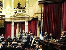 La oposición argentina denuncia que el Gobierno lleva a la muerte a Aerolíneas