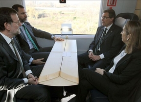 Mas critica desde el nuevo AVE la falta de inversión del Estado y Rajoy pide "vías de entendimiento"