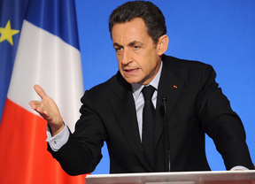 Sarkozy celebra la 'victoria de la democracia'  y promete el apoyo francés