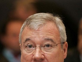 Valcárcel dice que no miente, que lo suyo va a misa y que existe un acuerdo verbal para pasar personal civil a Corvera