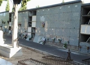 Aparecen abiertos varios nichos y con restos humanos metidos en bolsas en el cementerio de Ciudad Real