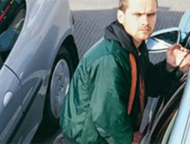 Solbes llama la atención sobre el déficit fiscal, con el que hay que ser 'muy cautos' para salir de la crisis