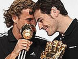Iker Casillas y Forlán, dos jugadores de nuestra Liga, los mejores del Mundial